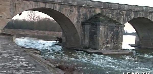  Amatrice francaise aux gros seins baisee par son mec dans leur appart